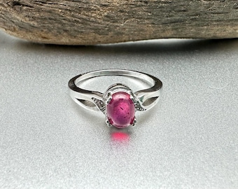 Anillo de plata esterlina con rubí translúcido, piedra natal de julio
