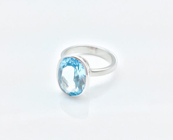 Blue Topaz Ring // 925 Sterling Silver // Simple Oval Setting // Natural Swiss Blue Topaz // Size 7