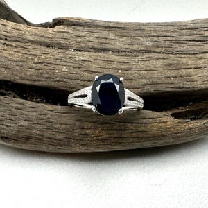 Sapphire Silver Ring // 925 Sterling Silver // Facetted Oval Setting // Blue Sapphire Ring // Size 7, 8