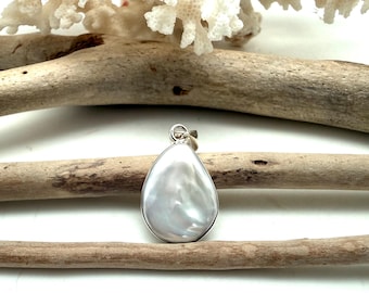 White Pearl Pendant / 925 Sterling / Mabe Japanese Pearl / 20mm
