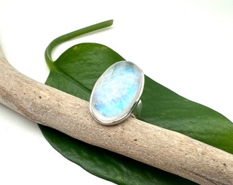 Moonstone Ring Size 8 - Blue Moonstone Ring - Rainbow Moonstone Ring - 925 Sterling Silver - Oval Setting - Moonstone Silver Ring