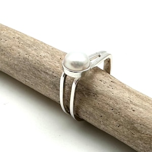 White Pearl Silver Ring size 6, 7, 8 / Simple Pearl Silver Ring / Fresh Water Pearl / Minimalist Pearl Ring / Pearl Ring / Sterling Silver