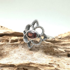 Granat Silber Ring Size 6-10 // Granat Perle Blumen Ring / Januar Geburtsstein / Facettierter Granat Ring / 925 Sterling Silber