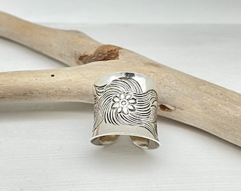 Etched Silver Flower Ring, 925 Sterling Silver, Sizes 6 to 9 Available