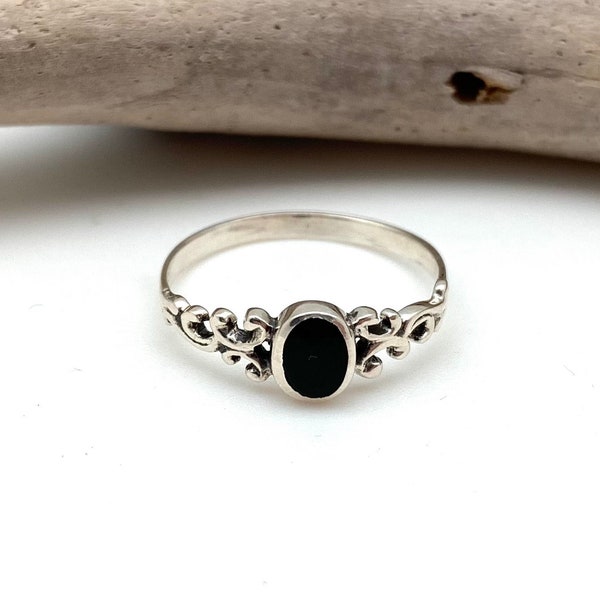 Schwarzer Onyx Swirl Vintage Ring – Kleiner Schwarzer Onyx Silberring – Schwarzer Onyx Swirl Ring – Schwarzer Onyx Größe 4, 5, 6,7, 8, 9, 10 – 925 Sterling