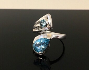 Blue Topaz Ring // 925 Sterling Silver // Wrap Around Teardrop Setting // Natural Blue Topaz Stone