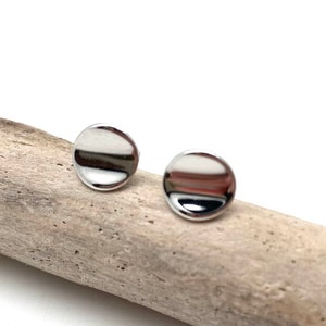 Silver Small Circle Studs / Silver Round Disck 8mm Small Wavy Post Earrings / Small Post Earrings / Modern Concave Earrings / 925 Sterling