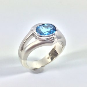London Blue Topaz Sterling Silver Ring // Platinum (Rhodium) Finish// Modern Design// Brushed Matte Finish//Size #8//