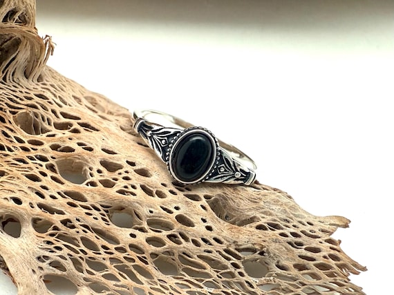 Black Onyx Vintage Inspired Ring - Small Wheat Silver Ring - Size 4-10 - 925 Sterling