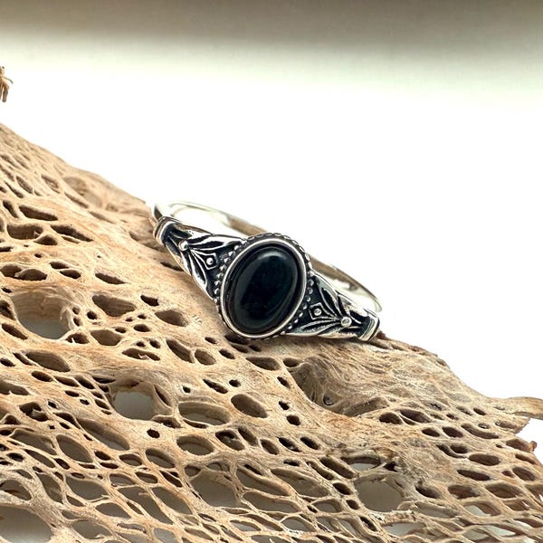 Black Onyx Vintage Inspired Ring - Small Wheat Silver Ring - Size 4-10 - 925 Sterling