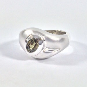 Chrome Tourmaline Silver Ring // 925 Sterling Silver // Platinum (Rhodium) Finish // Size #6.5