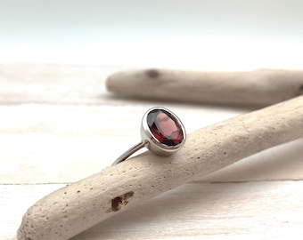 Garnet Silver Ring / Minimalist Garnet RIng / Faceted Oval Natural Garnet / January Birthstone / Simple Garnet Ring / 925 Sterling Silver