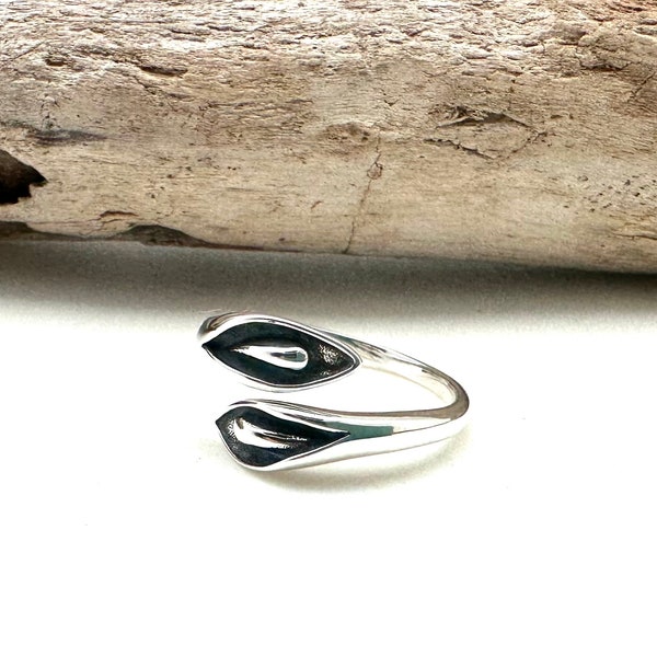 Calla Lily Wrap Ring 5-10 / Flower Wrap Ring / Modern Flower Ring / Purity, Honesty / Sterling Silver