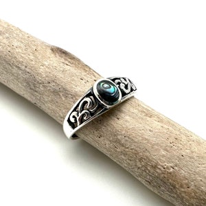 Small Abalone Ring - Small Oval Shape Abalone - Abalone Delicate Ring - Abalone Victorian Ring - 925 Silver - Size 4, 5, 6, 7, 8, 9, 10