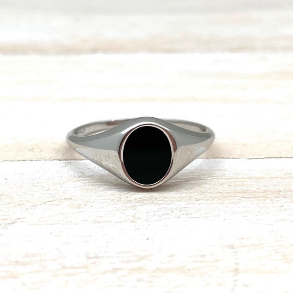 Simple Black Onyx Small Signet Ring 4, 5, 6, 7, 8, 9, 10 - Black Onyx Best Selling Silver Ring - Black Onyx Minimalist Ring - 925 Sterling