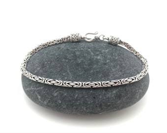 Kvadratiskt bysantinskt silverarmband, oxiderat sterling silver, bali-stil