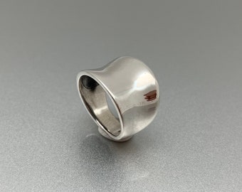 Dome Silver Ring / Concave Silver Band / Minimalist Smooth Concave Ring /  size 5, 6, 7, 8, 9, 10, 11, 12 / 925 Sterling Silver