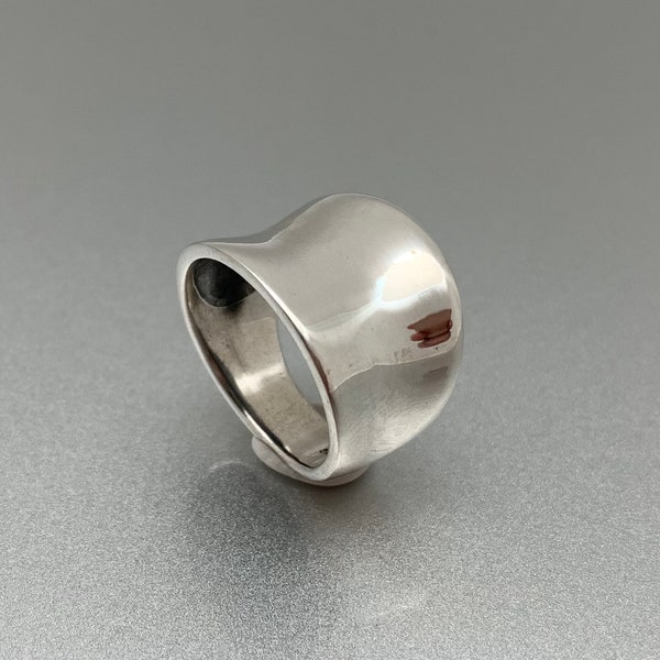 Kuppelförmiger Silberring / konkaves Silberband / minimalistischer, glatter konkaver Ring / Größe 5, 6, 7, 8, 9, 10, 11, 12 / 925er Sterlingsilber
