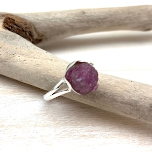 Pink Tourmaline Silver Ring Size 8 / Natural Raw Pink Tourmaline Silver Ring / Natural Pink Tourmaline / 925 Sterling Silver