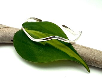 Silver Wavy Cuff Bangle - 925 sterling - Minimalist - Modern