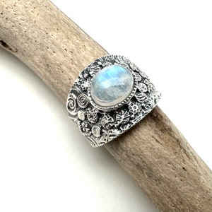 Moonstone Silver Ring size 7 // Moonstone Cage Silver Ring // Moonstone Bali Rope Ring // Rainbow Moonstone // June Birthstone  // 925