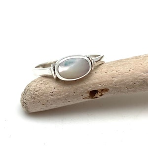 Mother of Pearl Ring 4-10 // 925 Sterling Silver // MOP Mother of Pearl Simple Ring
