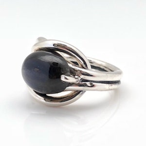 Labradorite Ring // Silver Labradorite Ring //925 Sterling Silver // Oval Wire Wrapped Design // Size 9