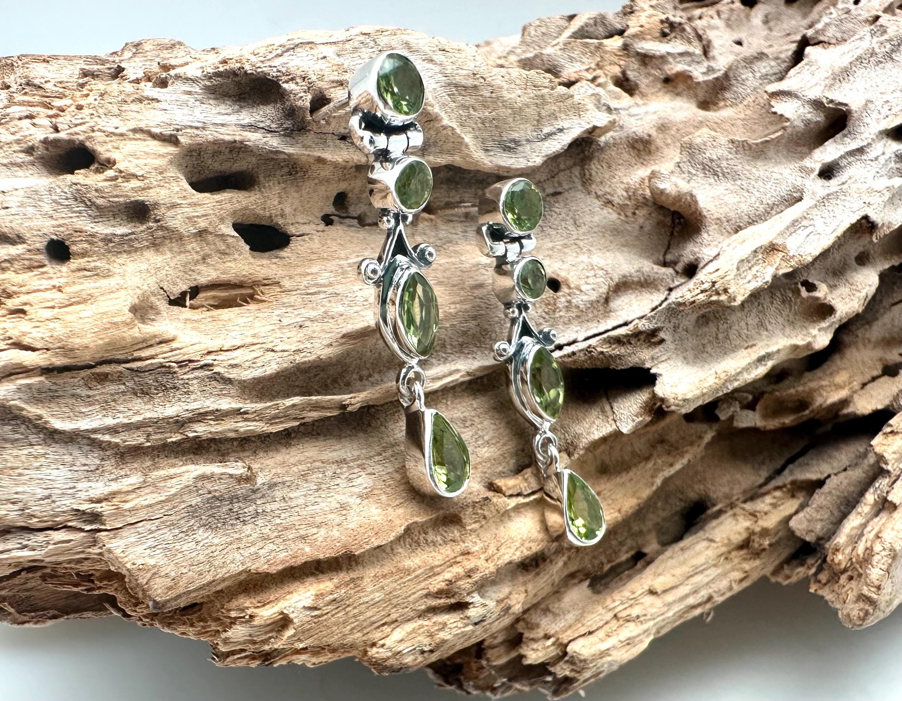 Orecchini a perno in argento Sterling 925 con peridoto verde