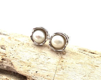 Orecchini a perno in argento con perle // Orecchini a perno con perle // Perle giapponesi // Perni centrali // Argento sterling 925