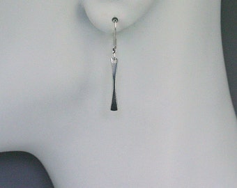 Silberne Ohrringe, minimalistische Ohrringe, minimalistischer Schmuck, einfache Ohrringe, handgefertigter Schmuck