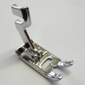 Zig Zag Foot, Slant Shank #172075