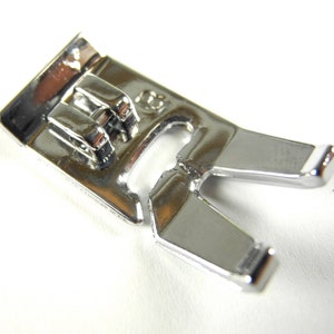 Wide Zig Zag Foot, For Singer Slant Shank Sewing #313150