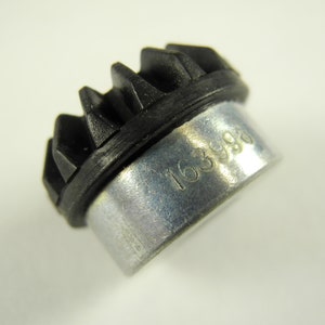 Lower Horizontal Shaft Gear, Singer #163996