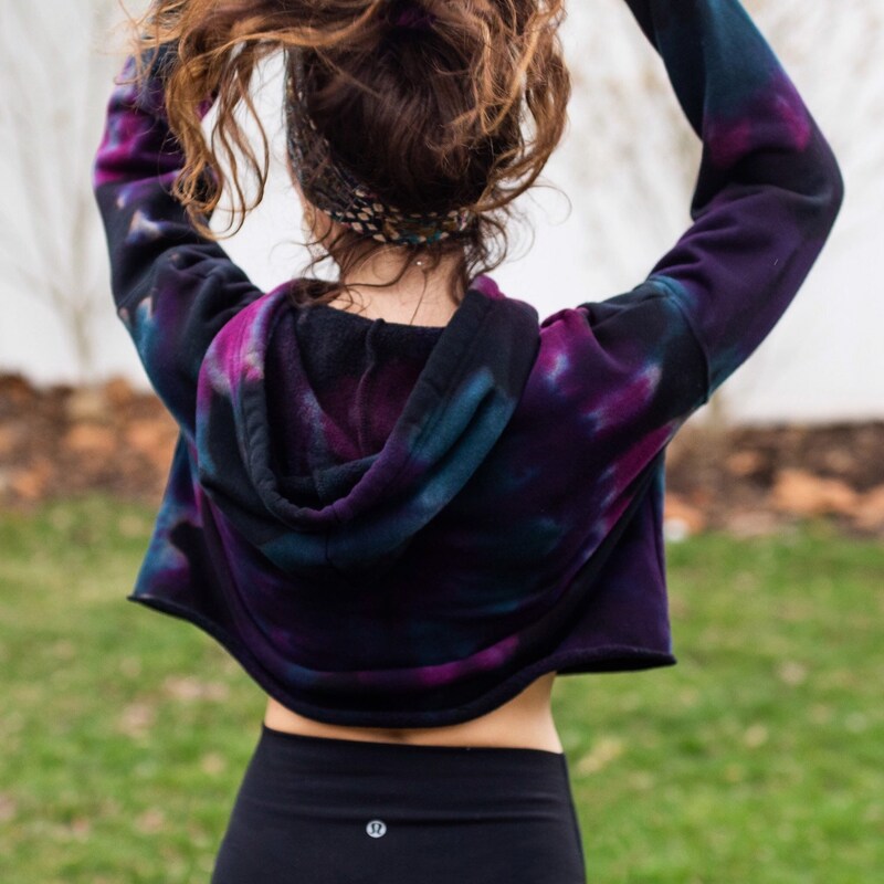 TIE DYE CROP HOODIE