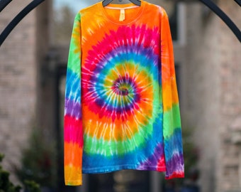 Camisa de manga comprida justa com estampa tie-dye arco-íris – Moda para festivais