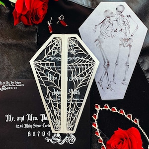 Ataúd gatefold invitación de boda cortada con láser en forma de invitación gótica telarañas fiesta de esqueletos de halloween
