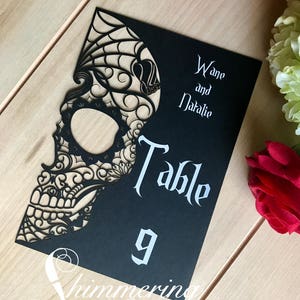 Totenkopf Laser Cut Tischzahlen Tag der Toten Papier Halloween Zuckerschädel personalisierbar
