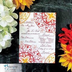 Pode incluir: Um convite de casamento cortado a laser com um design floral de mandala em vermelho e laranja. O convite inclui os nomes do casal, a data do casamento e os detalhes da festa. A palavra "Shimmering Ceremony" está na parte inferior.