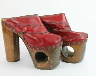 Vintage 70s Platform Sandals Clogs Red Wood Heel Boho Hippie Club Clubbing Rave Party Studio 54