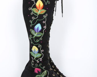 Vintage 60s Gogo Boots Black with Floral Design Lace Up Front Penny Lane Boots Boho Hippie Hippy 70s Woodstock