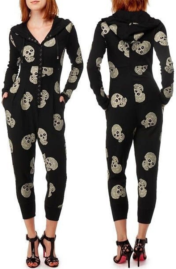 betsey johnson skull leggings