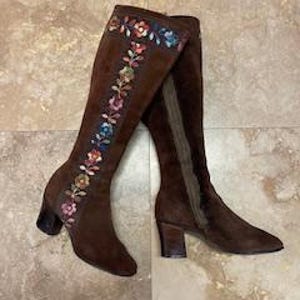 Vintage 60s Gogo Boots Brown Suede Floral Embroidered Boots Penny Lane Boots 60s Boots 70s Boots Vintage Boots Suede Boots Boho Hippie Hippy