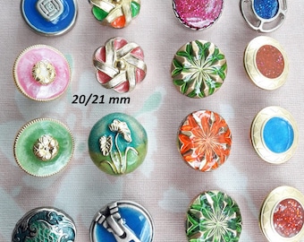 16 pieces of single 20/21 mm Handcrafted buttons-Collection of rare craft buttons