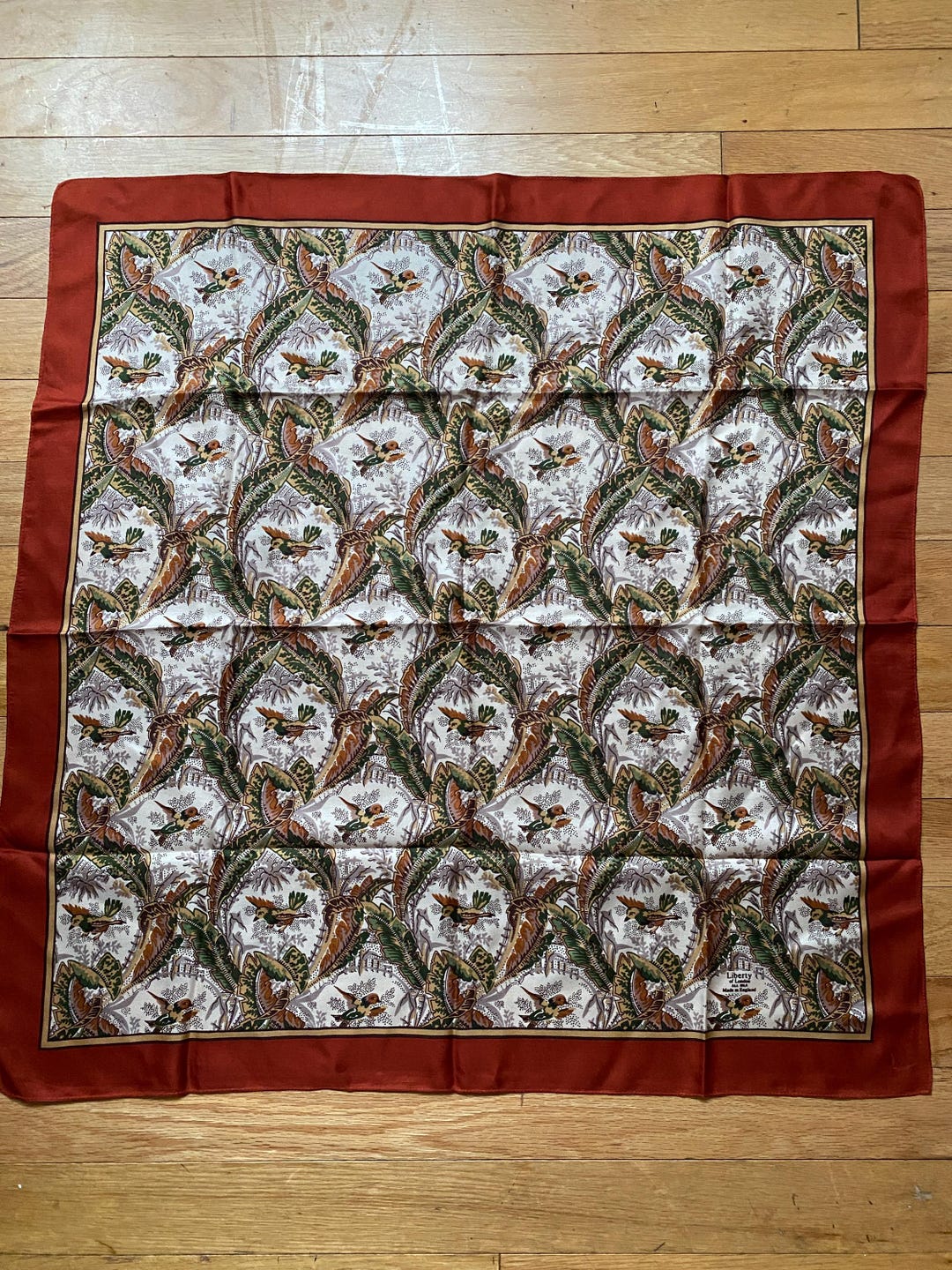 Foulard En Soie Liberty Of London 90x90 Cm - Motif Floral Multicolore, Neuf Sans étiquette