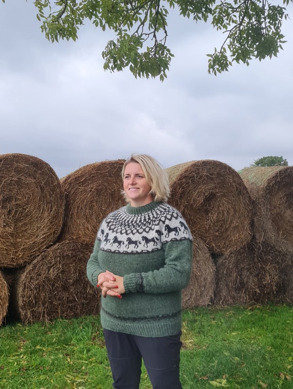 Horse sweater, Hand knit Icelandic sweater, MADE TO ORDER