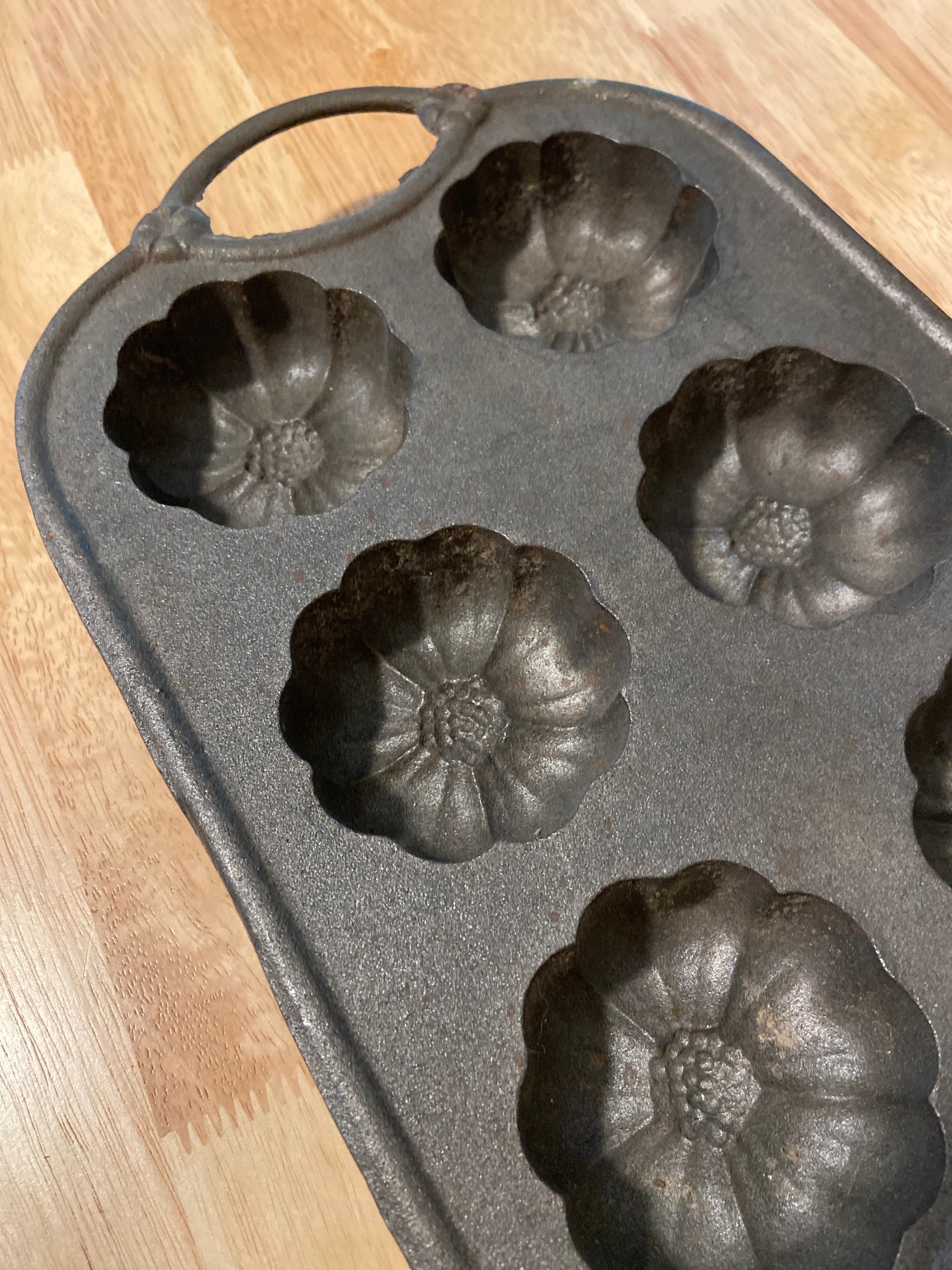 Rowoco Cast Iron Muffin Tins Cast Iron Flower Muffin Pan Etsy