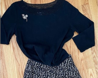 Elegante camicia nera in cotone con scollo intrecciato
