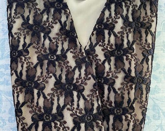 Camicetta in pizzo nero vintage di Jacobson's, taglia 16, completamente foderata, senza maniche in pizzo.