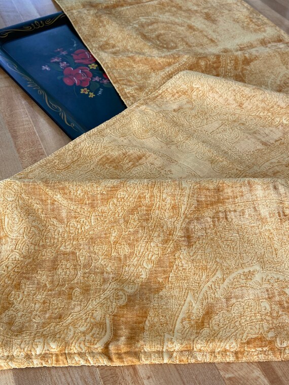 Gold Leaves Table Runner, Leaves Trend Table Cover, Gold White Kitchen  Runner, Decorative Table Cloth, Housewarming Gift, Leaves Table Decor 