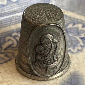 Madonna and Child Vintage Silver Plated Sewing Thimble by Lillian Vernon